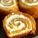 Koestlicher Kuerbis Roll mit Frischkaesefrosting