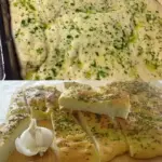 Selbstgebackenes Knoblauchbrot