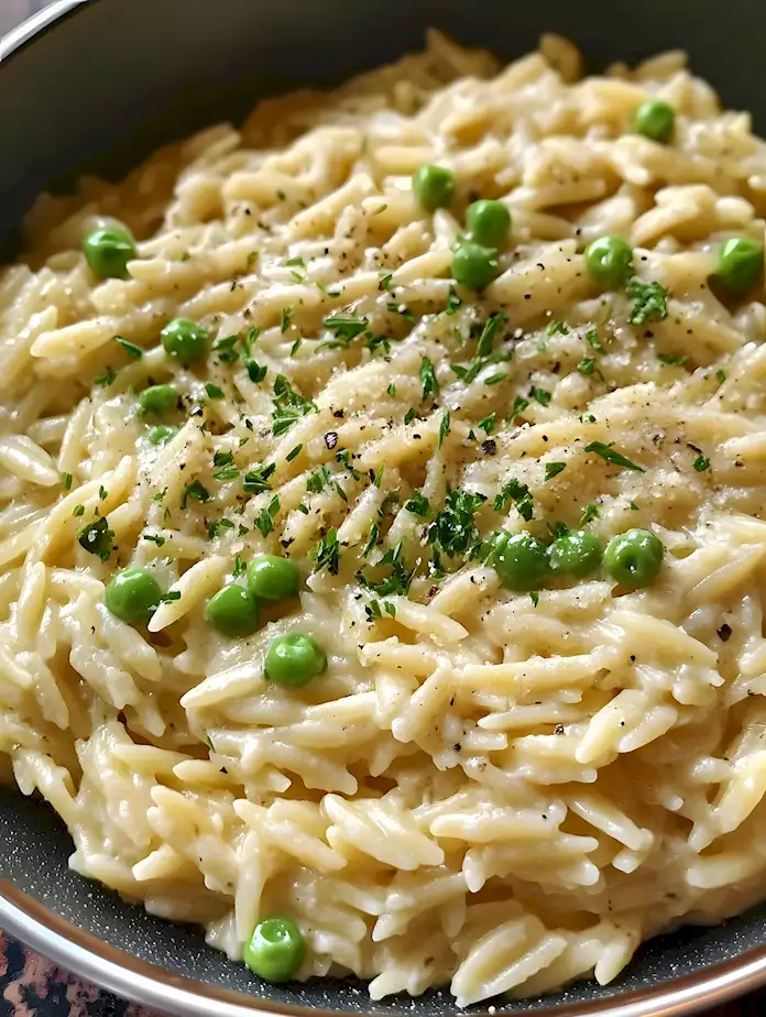 30-Minuten Ein-Pfanne Cremiger Knoblauch Parmesan Orzo 1 30-Minuten Ein-Pfanne Cremiger Knoblauch Parmesan Orzo