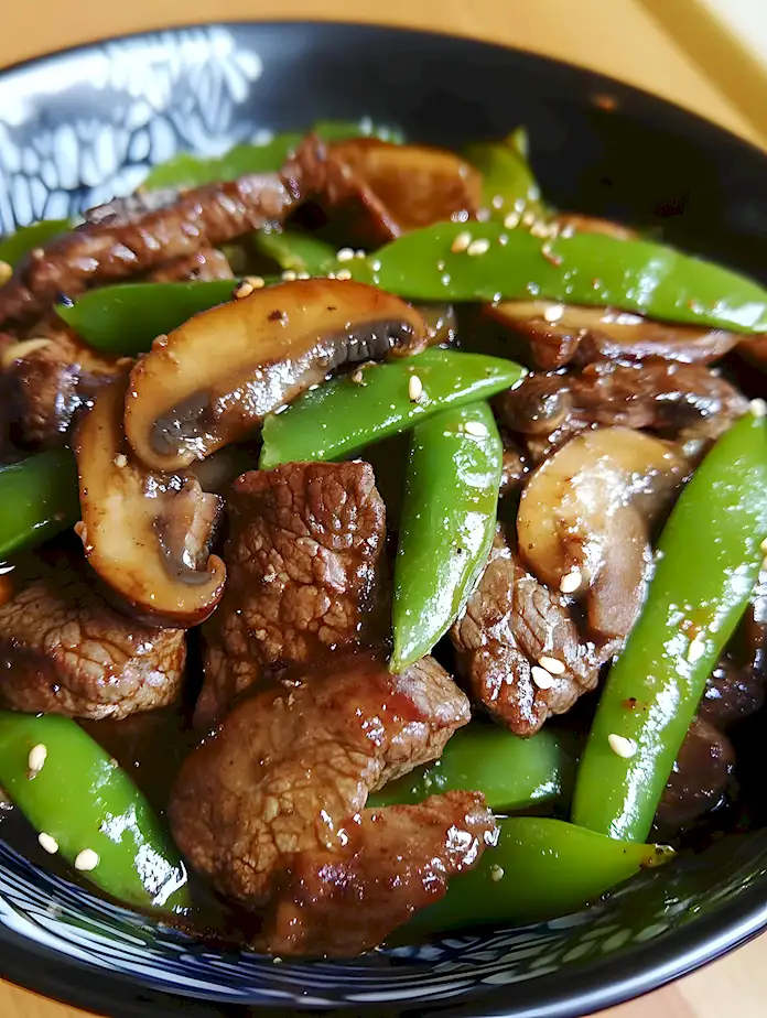 Asiatisches Rindfleisch mit Pilzen und Zuckerschoten 1 Asian-Style Beef with Mushrooms and Sugar Snap Peas
