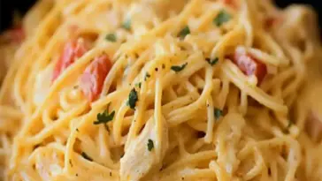 Haehnchen Spaghetti im Slow Cooker mit Tomaten und cremigem Kaese