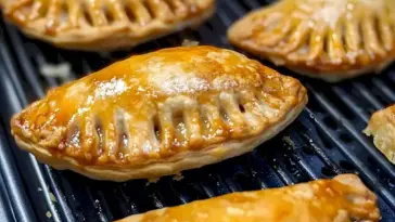 Leckere Air Fryer Apfel Handpies mit suessem Zimtapfel Fuellung und knuspriger Kruste