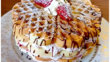 Waffeltorte mit 500 g Quark und 550 g Erdbeeren