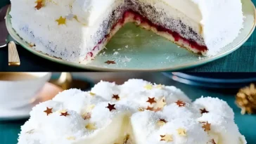 Festliche Schneeballtorte mit Mohn und Kokos