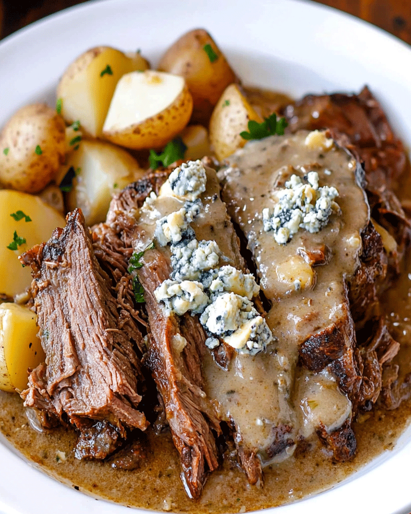 Geschmortes Rindfleisch mit Blauschimmelkäse-Sauce