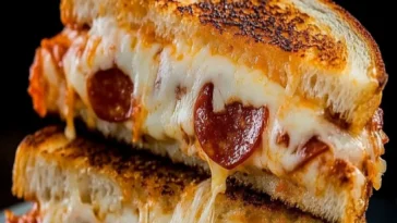 Kasiger Salami Pizza Toast fur Genieser
