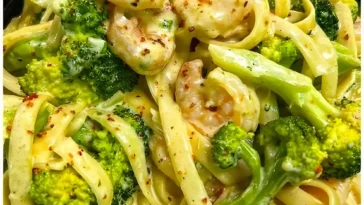 Tagliatelle mit Garnelen und cremigem Brokkoli
