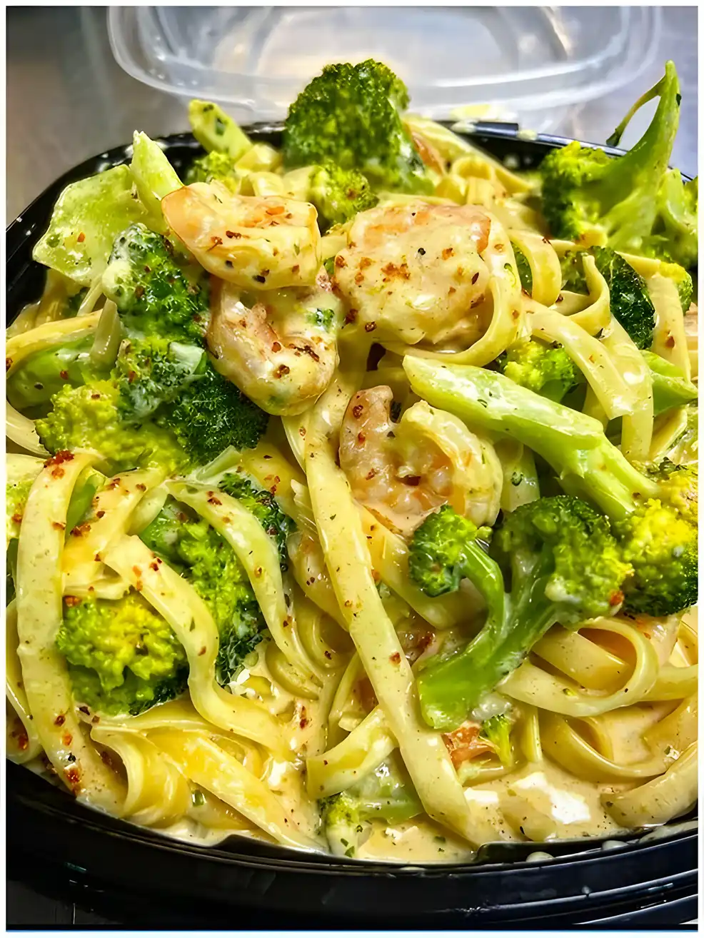 Tagliatelle mit Garnelen und cremigem Brokkoli