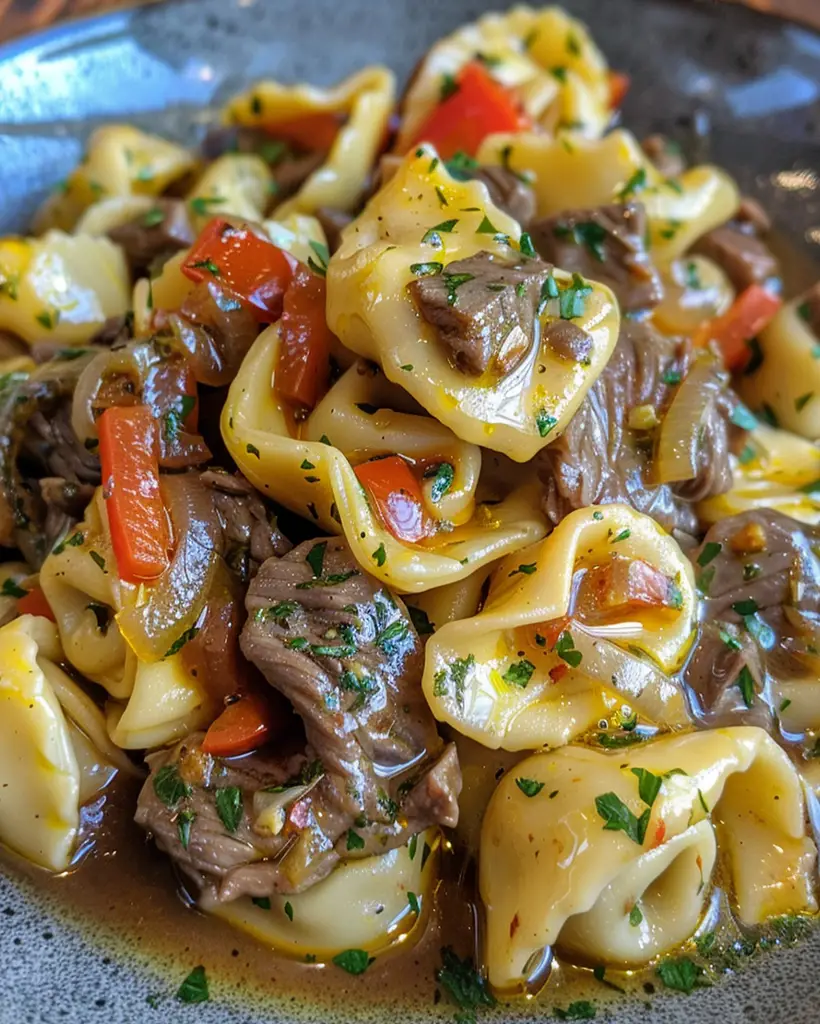 Tortellini mit Cheesesteak und cremiger Provolone-Soße