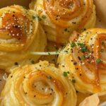 Käse Knoblauch Brötchen 2 Leckere Käse Knoblauch Brötchen frisch aus dem Ofen