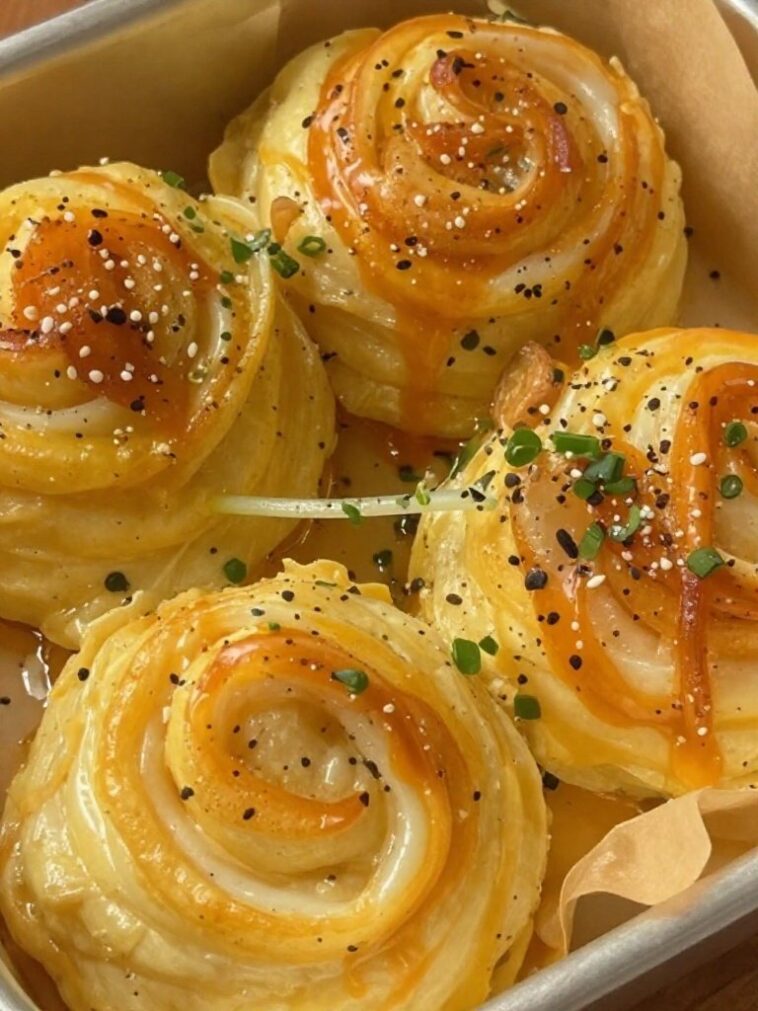 Käse Knoblauch Brötchen 3 Leckere Käse Knoblauch Brötchen frisch aus dem Ofen