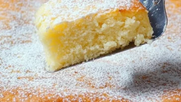 Leckerer heißer Milchkuchen frisch aus dem Ofen