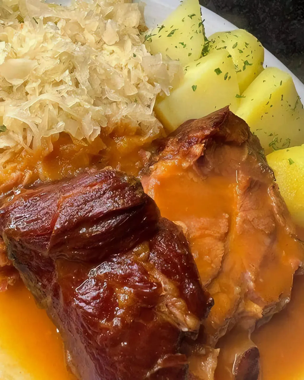 Kassler mit Sauerkraut und Kartoffeln 2 kassler mit sauerkraut und kartoffeln 2026 03 20 013828