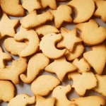 Klassische 3-2-1 Butterplätzchen 4 Klassische 3-2-1 Butterplätzchen auf einem Teller