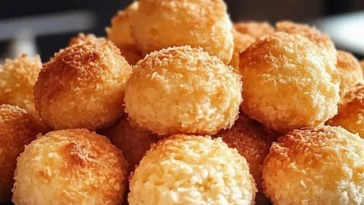 Kokosmakronen aus drei Zutaten, frisch gebacken und lecker.