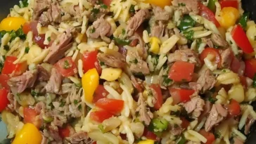 Kritharaki-Salat mit Hackfleisch, perfekt für sommerliche Tage