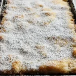Marzipan Stollenkuchen 3 Marzipan Stollenkuchen auf einem schönen Teller, bereit zum Servieren.