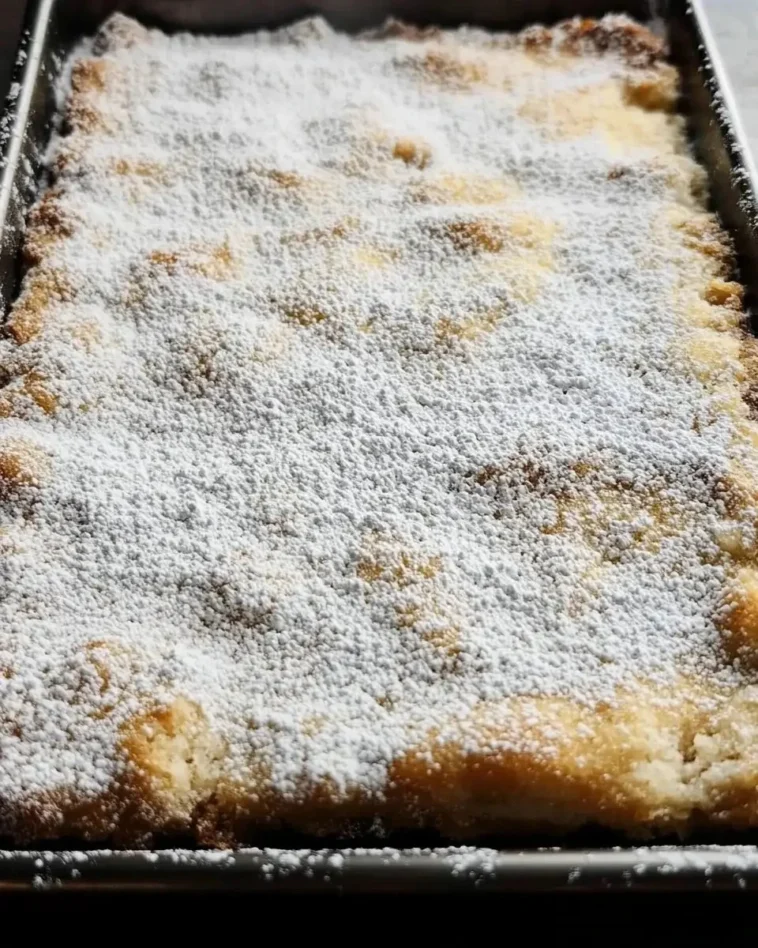 Marzipan Stollenkuchen 9 Marzipan Stollenkuchen auf einem schönen Teller, bereit zum Servieren.