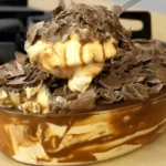 Milchmädchen Dessert mit Quark 4 Leckeres Milchmädchen Dessert mit Quark auf einem Teller serviert