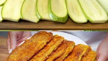 Panierte Zucchini-Scheiben mit Parmesan auf einem Teller angerichtet
