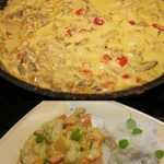 Sahne-Käse Geschnetzeltes, Schnell und total lecker 4 Sahne-Käse Geschnetzeltes auf einem Teller mit frischen Kräutern garniert