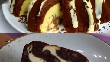Frischer Quark Gugelhupf auf einem Kuchenteller, dekoriert mit Puderzucker.