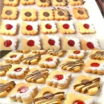 Spitzbuben 4 Delikate Spitzbuben Plätzchen aus Lebkuchenteig verziert mit Puderzucker