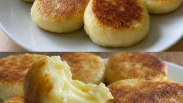 Frisch gebackene Apfel-Zimt-Muffins auf einem Tisch