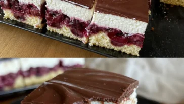 Ein Stück Donauwelle Kuchen auf einem Teller