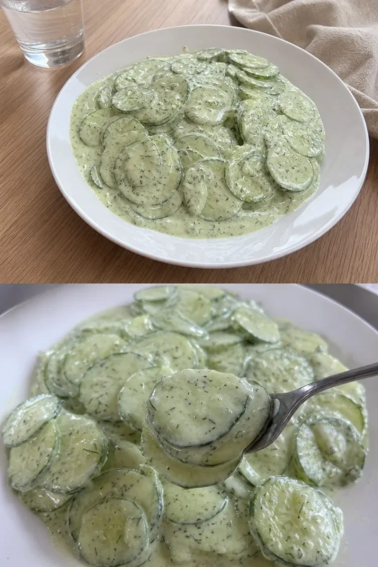 Frischer Gurkensalat Rezept einfach 1 Frischer Gurkensalat in einer Schüssel mit Gewürzen und frischen Kräutern.