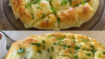 Knoblauch-Mozzarella Brot frisch aus dem Ofen mit schmelzendem Käse