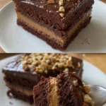 Schokoladen-Poke-Kuchen Rezept einfach 3 Schokoladen-Poke-Kuchen auf einem Teller mit frischen Beeren garniert