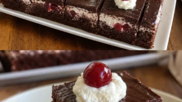 Schwarzwälder Torte vom Blech auf einem Teller mit Schlagsahne und Kirschen