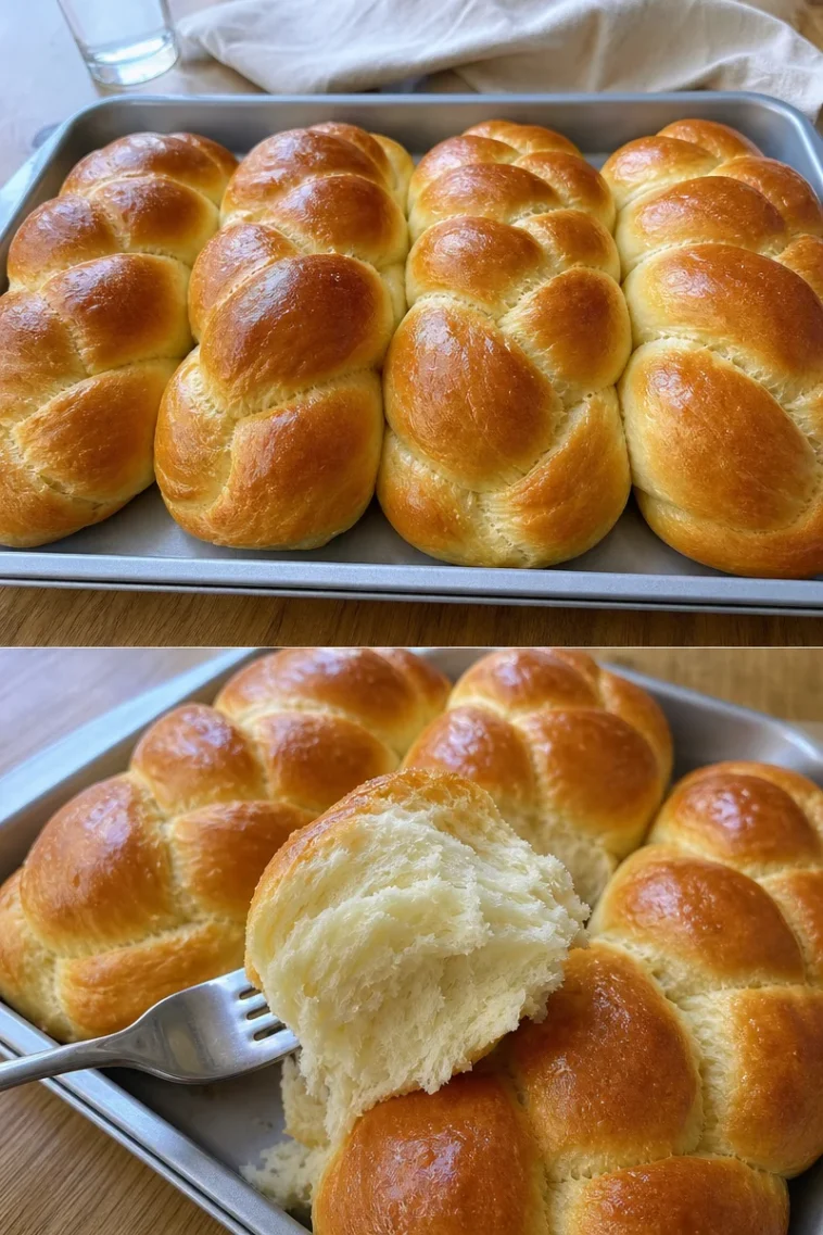 Weiche Milchbrötchen Rezept einfach 1 Weiche Milchbrötchen frisch gebacken auf einem Teller